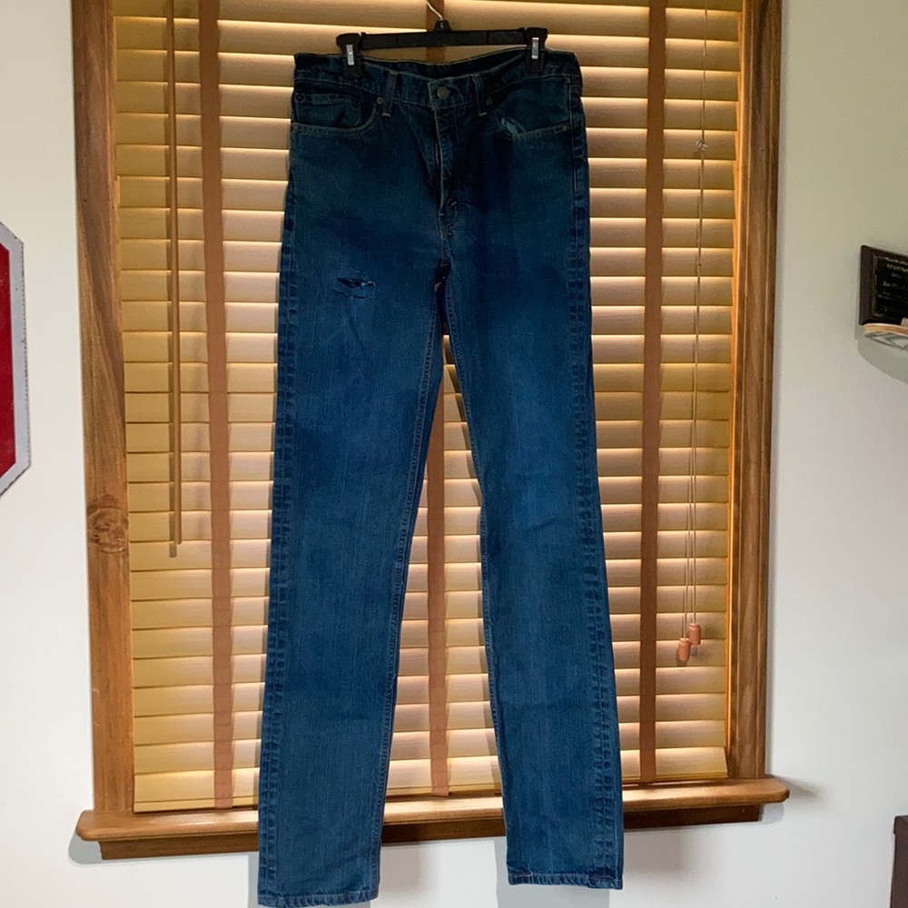 Levi Strauss jeans. 43 waist, 40 inseam. Great condition. Distressed on thigh.